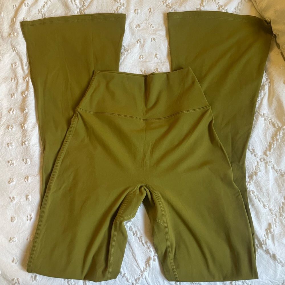 BuffBunny Flared Leggings